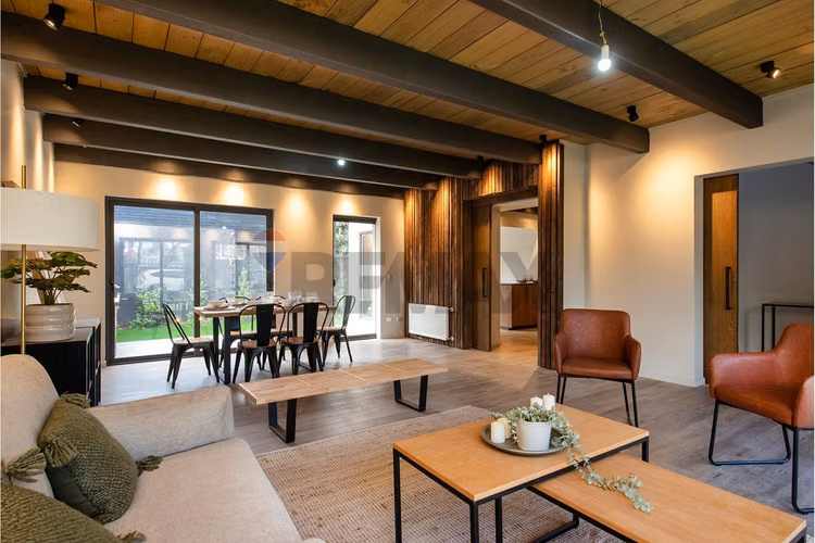 Casa remodelada quincho plaza y conectividad - Imagen 2