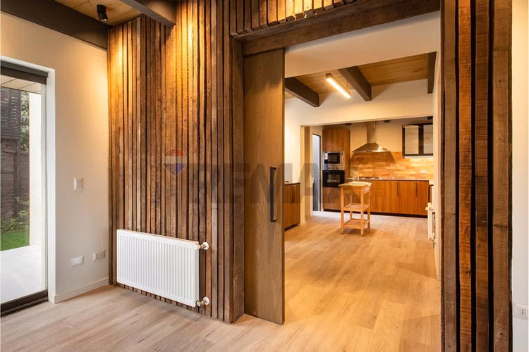 Casa remodelada quincho plaza y conectividad - Imagen 6