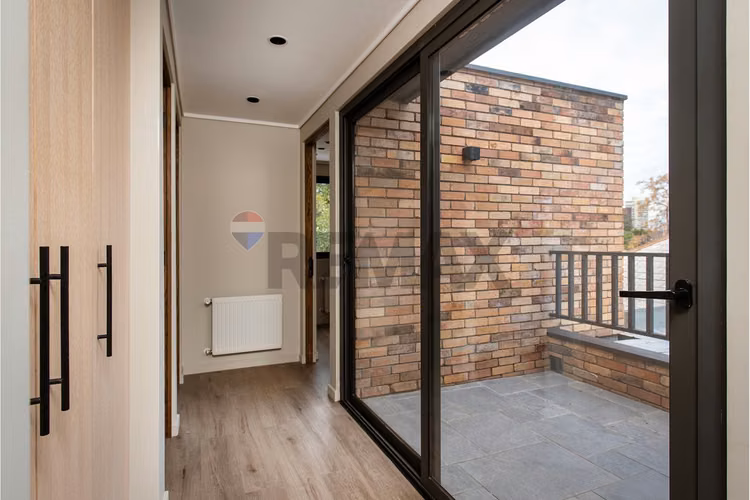 Casa remodelada quincho plaza y conectividad - Imagen 19