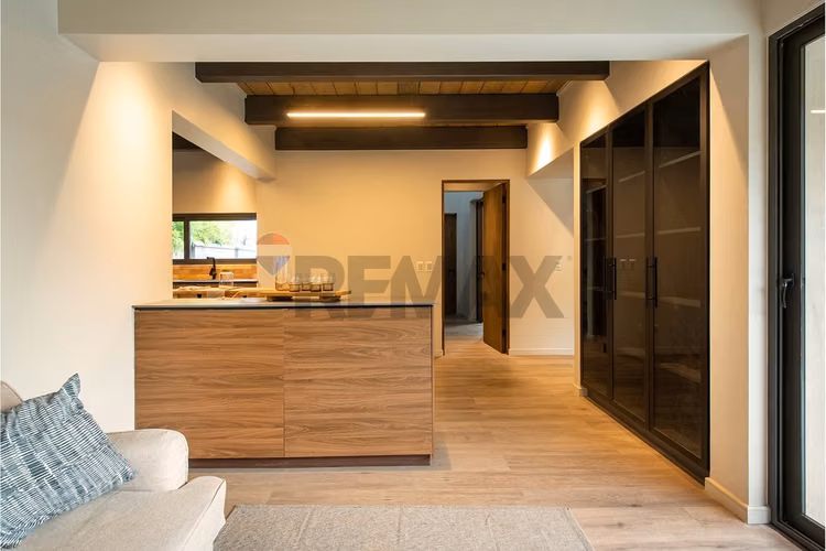 Casa remodelada quincho plaza y conectividad - Imagen 12