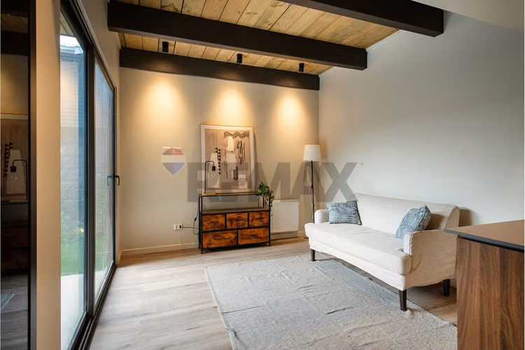 Casa remodelada quincho plaza y conectividad - Imagen 10