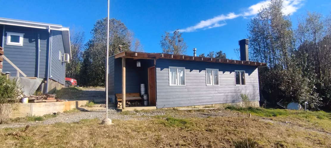 PARCELA CON 3 CASAS Y 1 QUINCHO