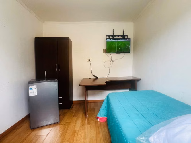 Pieza en el centro antofa amoblada y serca de todo