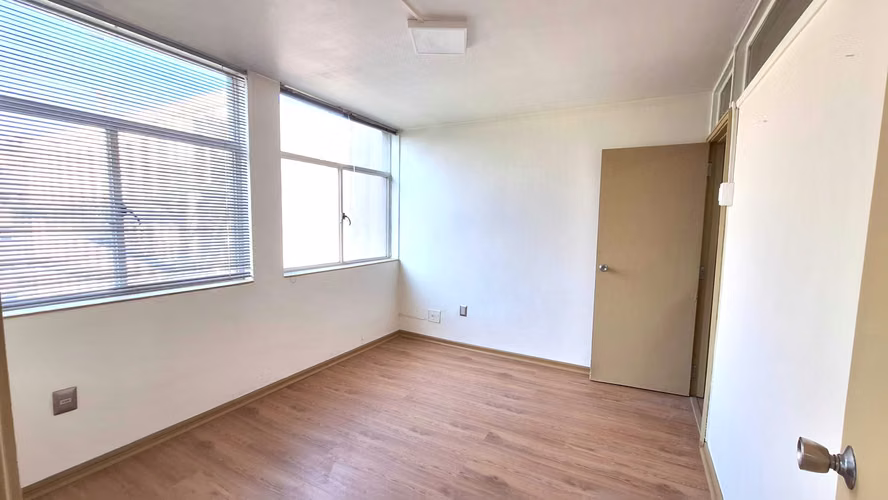 Venta oficina con 3 privados remodelada (181968) - Imagen 9