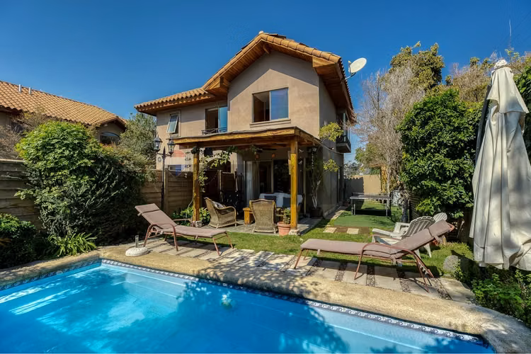 Casa familiar en excelente sector  de la reina