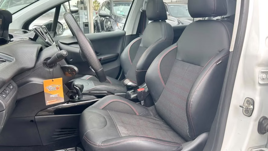 Peugeot 2008 GT LINE 1.2 AUT (2018) - Imagen 7