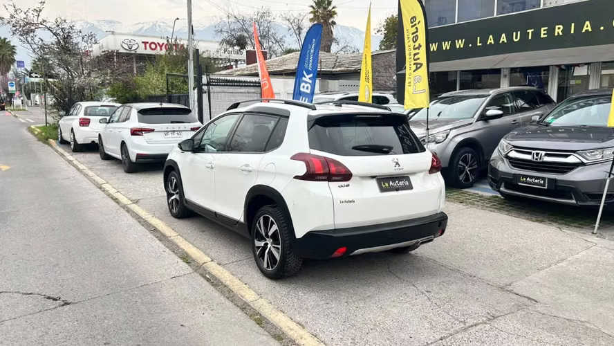 Peugeot 2008 GT LINE 1.2 AUT (2018) - Imagen 3
