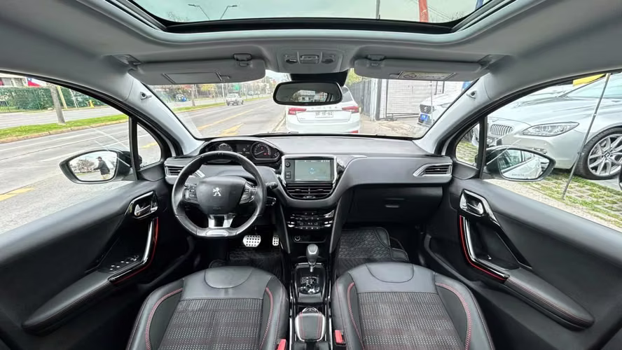 Peugeot 2008 GT LINE 1.2 AUT (2018) - Imagen 10