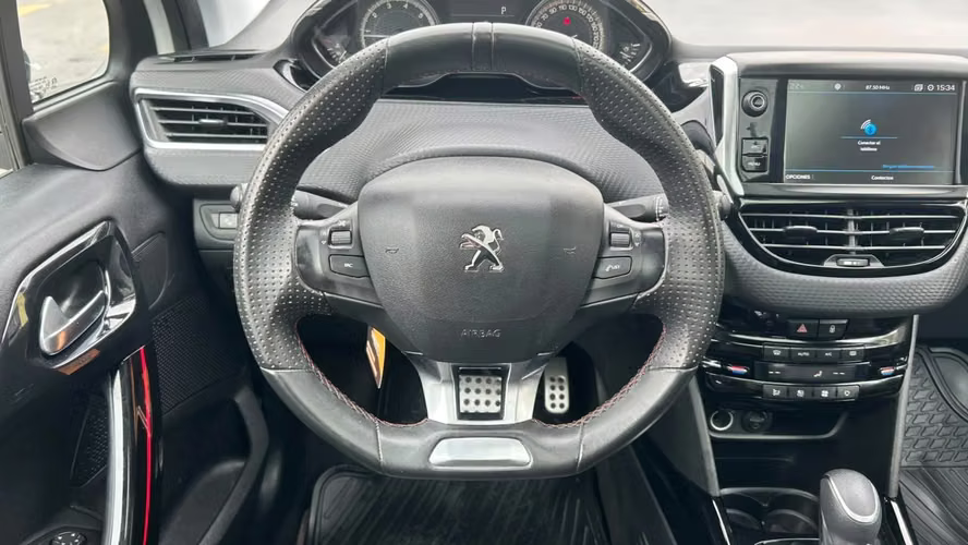 Peugeot 2008 GT LINE 1.2 AUT (2018) - Imagen 8