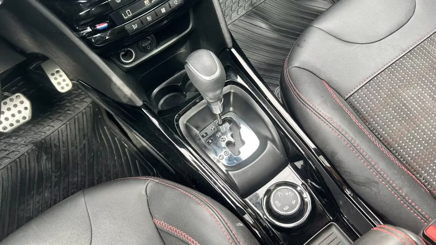 Peugeot 2008 GT LINE 1.2 AUT (2018) - Imagen 15