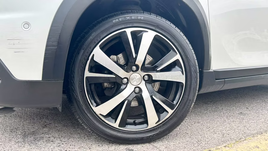 Peugeot 2008 GT LINE 1.2 AUT (2018) - Imagen 4