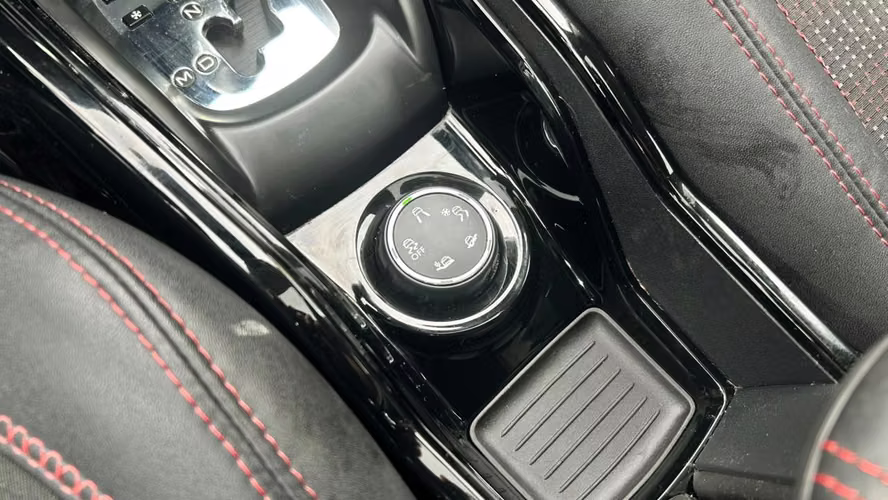Peugeot 2008 GT LINE 1.2 AUT (2018) - Imagen 16