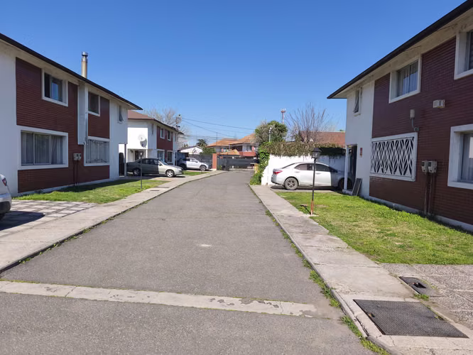 ARRIENDO CASA EN CONDOMINIO 3HAB 3BA PEÑAFLOR