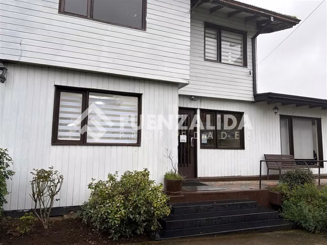 Arriendo Oficina Estacionamiento y GGCC en Puerto Varas