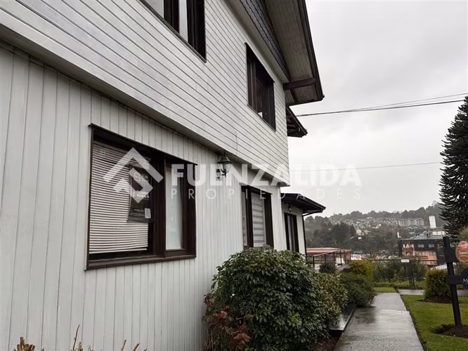 Arriendo Oficina Estacionamiento y GGCC en Puerto Varas