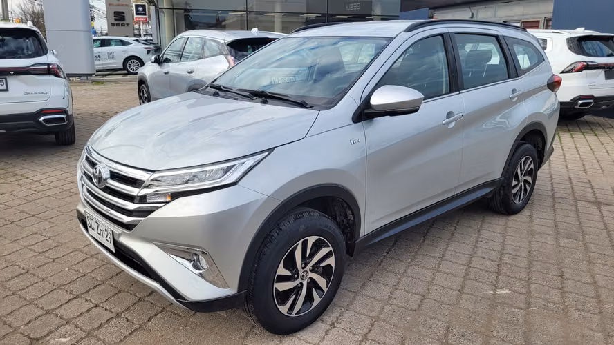 Toyota RUSH XLI 1.5 FULL MEC. 1.5 • 4x2 • Mecánica • 2023w