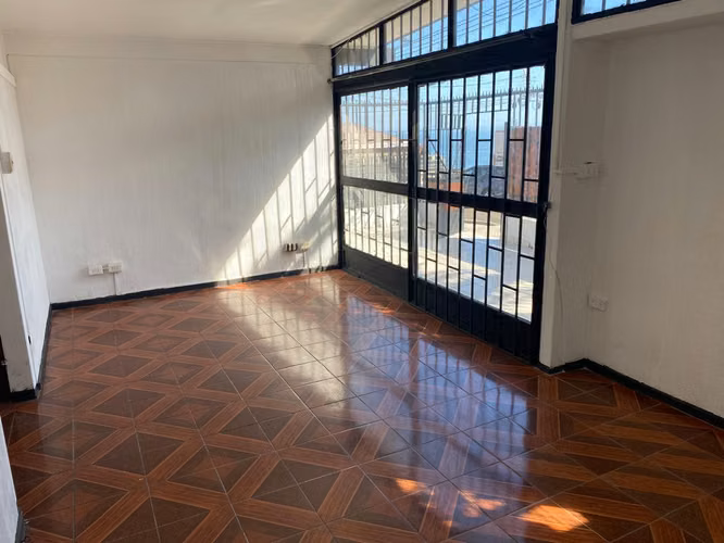 Sólida Propiedad Residencial - Calle Vilcún, Coviefi - 4 Dormitorios, 3 Baños - Imagen 6