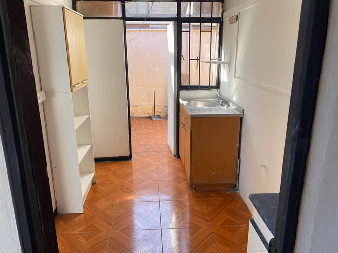Sólida Propiedad Residencial - Calle Vilcún, Coviefi - 4 Dormitorios, 3 Baños - Imagen 7