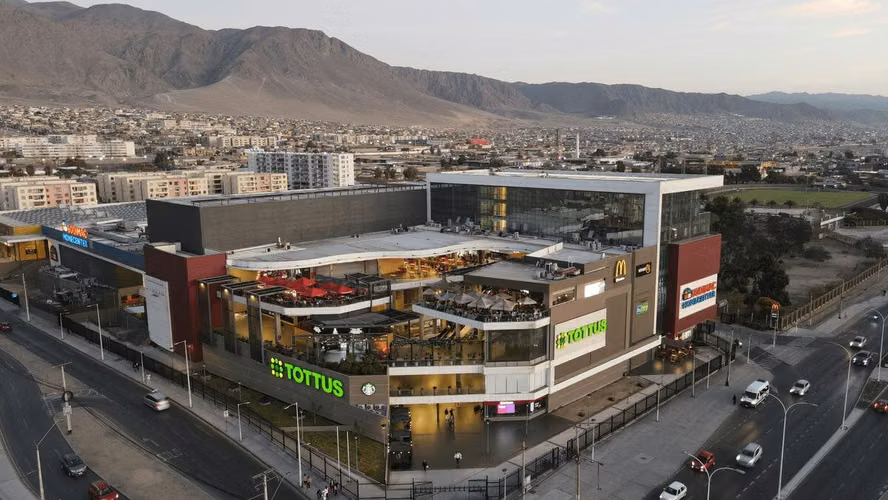 VENDO TERRENO  EN LA AV. PEDRO AGUIRRE CERDAD DE LA CIUDAD DE ANTOFAGASTA.