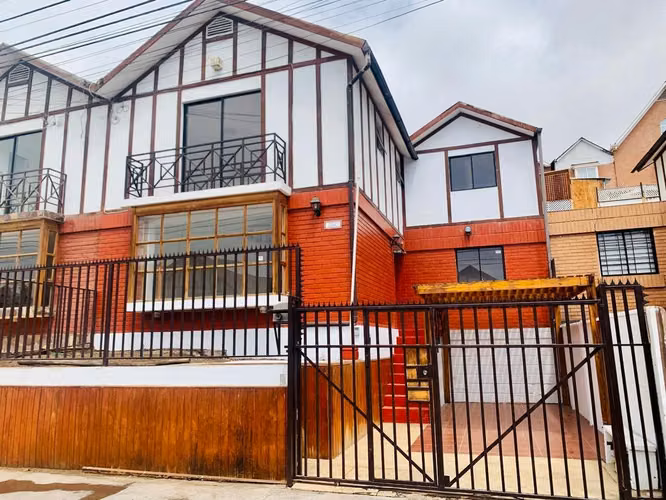 VENDO CASA EN EL PARQUE INGLÉS SECTOR SUR DE LA CIUDAD DE ANTOFAGASTA