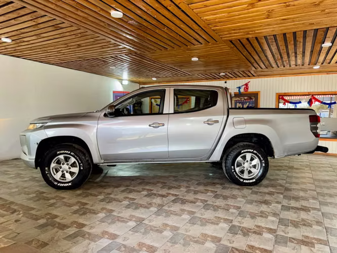 MITSUBISHI L200 KATANA CRT 4x4 - Imagen 2