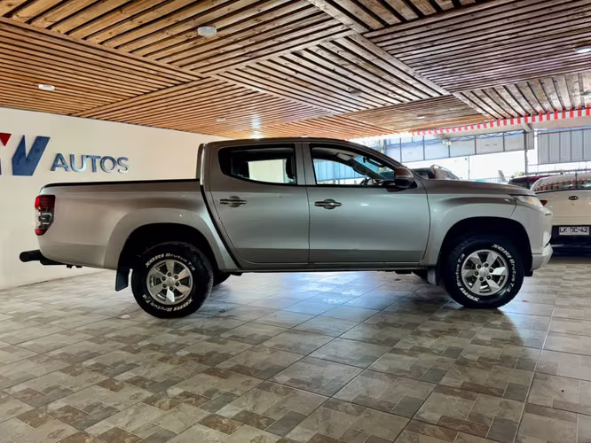 MITSUBISHI L200 KATANA CRT 4x4 - Imagen 7