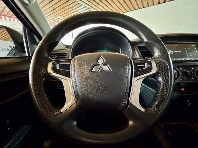 MITSUBISHI L200 KATANA CRT 4x4 - Imagen 13