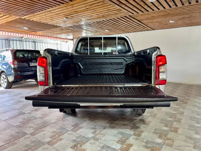 MITSUBISHI L200 KATANA CRT 4x4 - Imagen 4