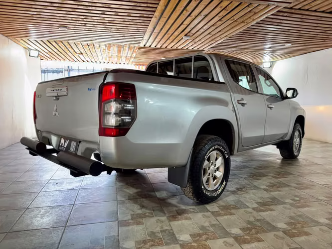 MITSUBISHI L200 KATANA CRT 4x4 - Imagen 6