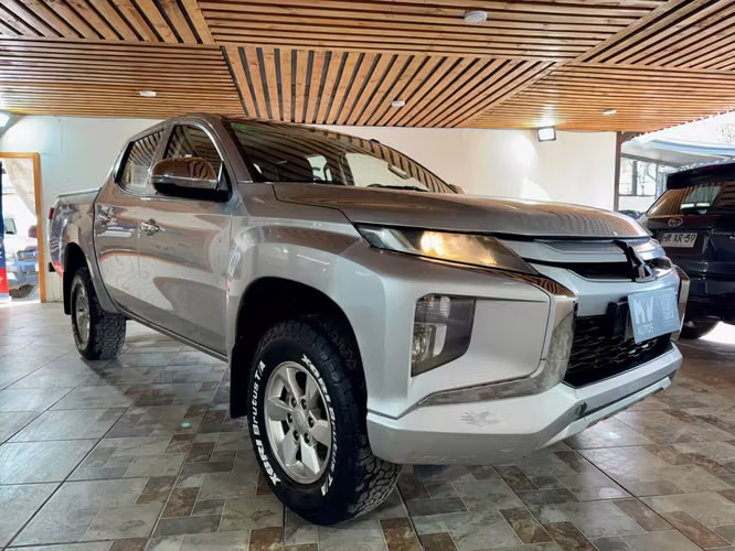 MITSUBISHI L200 KATANA CRT 4x4 - Imagen 8