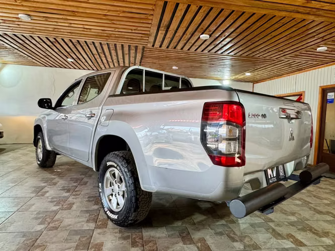 MITSUBISHI L200 KATANA CRT 4x4 - Imagen 3