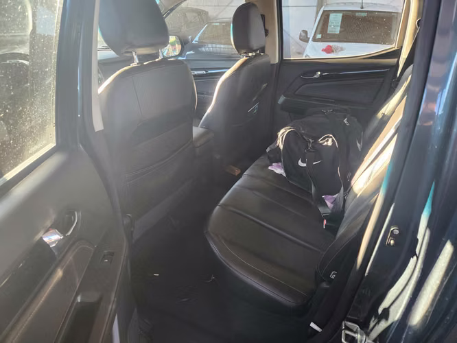 CHEVROLET COLORADO HIGH COUNTRY 2.8 DIESEL, RECIBO VEHICULOS