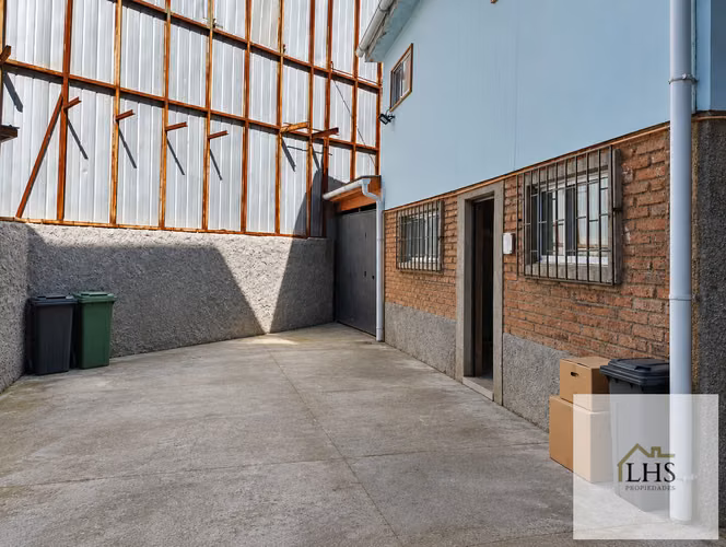 Inmueble Comercial de 3 Pisos: Taller, Oficinas, Bodega y Estacionamiento. Las Heras, Valparaíso