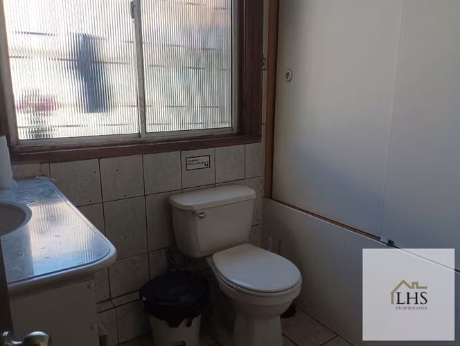 Inmueble Comercial de 3 Pisos: Taller, Oficinas, Bodega y Estacionamiento. Las Heras, Valparaíso