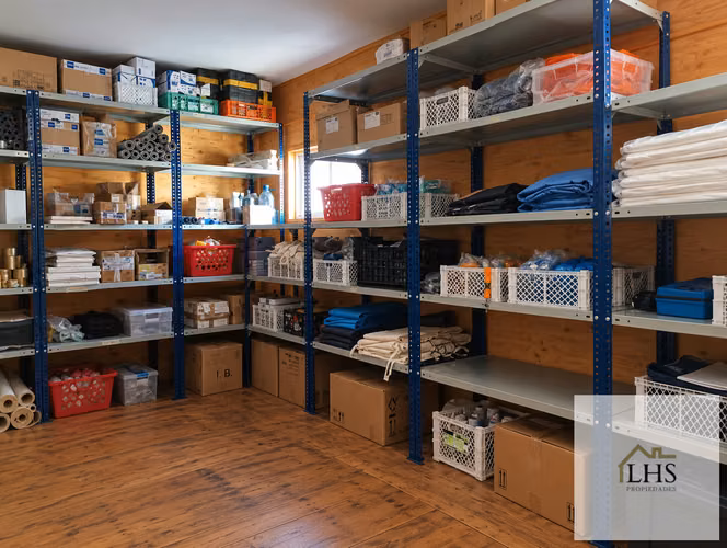 Inmueble Comercial de 3 Pisos: Taller, Oficinas, Bodega y Estacionamiento. Las Heras, Valparaíso