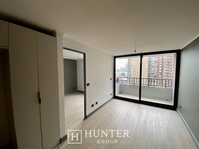 Arriendo Moderno Depto 1D1B Barrio Dieciocho Piscina Quincho - Imagen 3