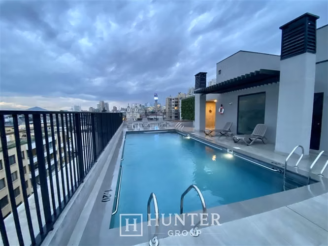 Arriendo Moderno Depto 1D1B Barrio Dieciocho Piscina Quincho - Imagen 15