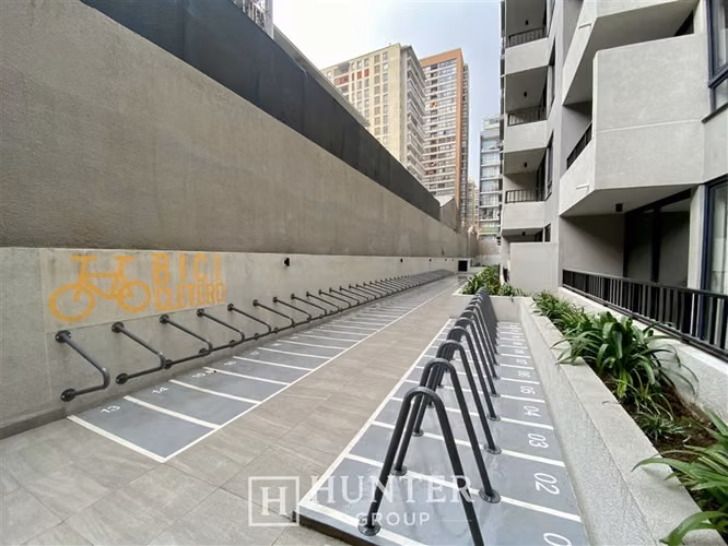 Arriendo Moderno Depto 1D1B Barrio Dieciocho Piscina Quincho - Imagen 28