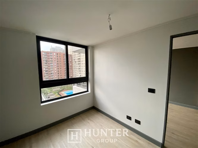 Arriendo Moderno Depto 1D1B Barrio Dieciocho Piscina Quincho - Imagen 6