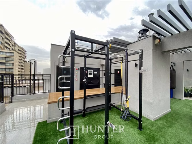 Arriendo Moderno Depto 1D1B Barrio Dieciocho Piscina Quincho - Imagen 17