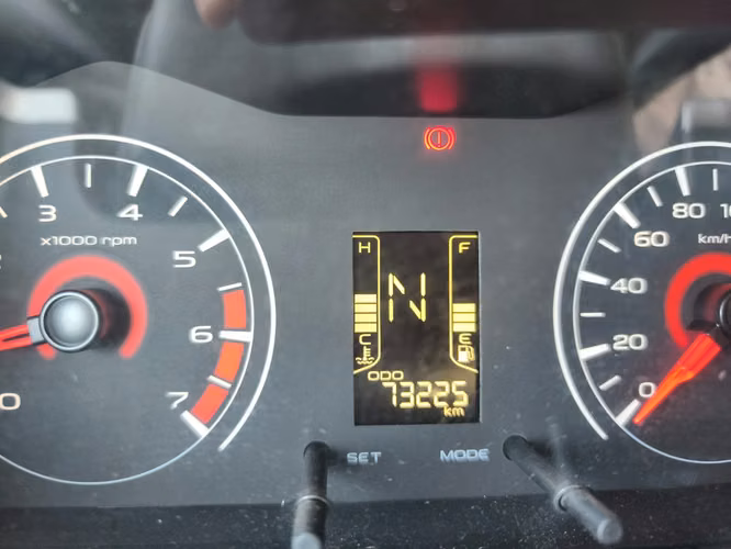 MAHINDRA KUV 100