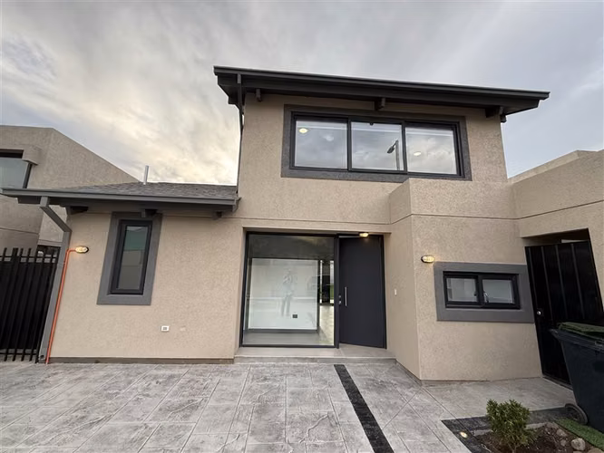 Casa en arriendo de 3 dorm. en Colina Ayres de Chicureo