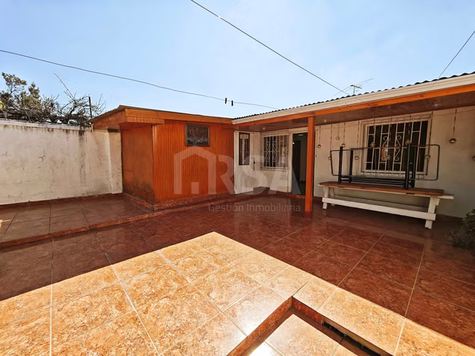 HERMOSA CASA EN PASAJE TRECE NORTE, P. A. CERDA (182091)