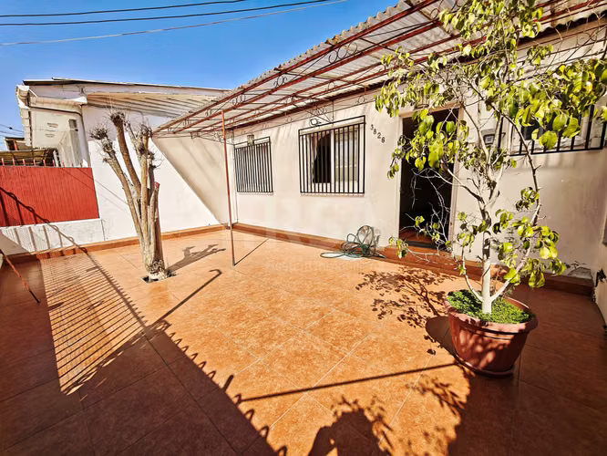 HERMOSA CASA EN PASAJE TRECE NORTE, P. A. CERDA (182091)