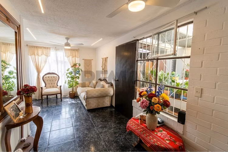 Encantadora y espaciosa  casa en puente alto 4d