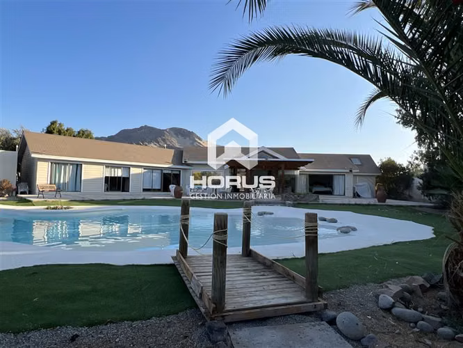 Hermosa casa en sector Chamonate — Copiapó