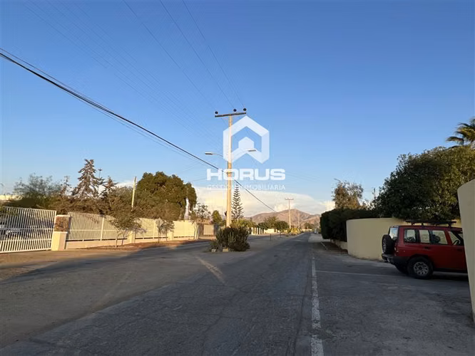 Hermosa casa en sector Chamonate — Copiapó