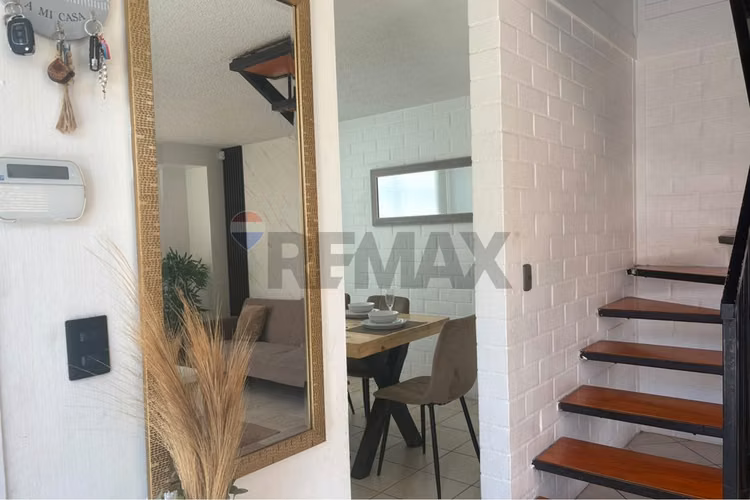 Casa esquina en altos de quilicura: 3d/2b y patio