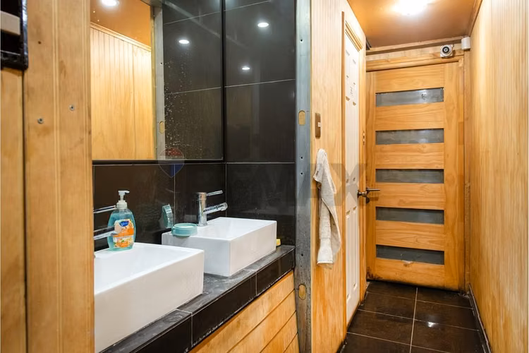Vende casa la reina