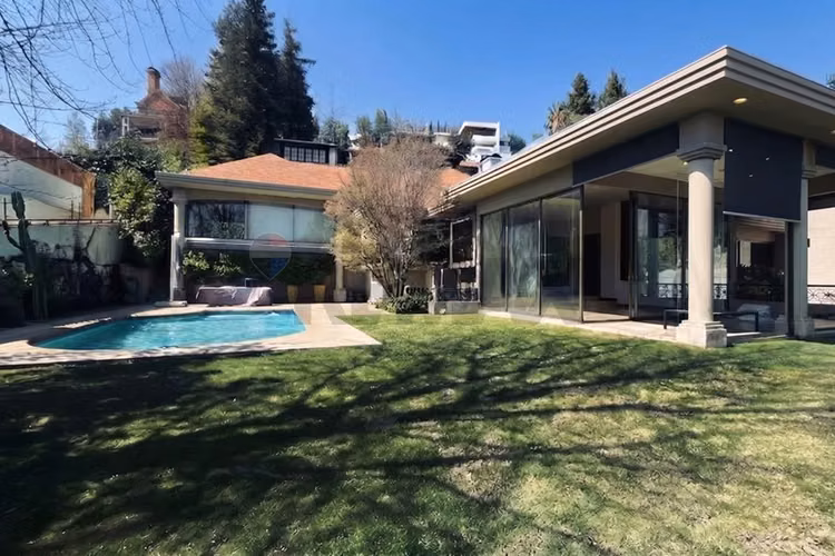 Casa de lujo , remodelada, con vistas al manquehue